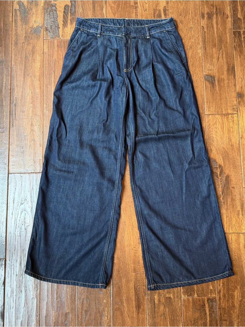 NWT H&M Wide Leg Pleated Denim Trousers Blue Jeans - Size 6 / 38 - Picture 2 of 7